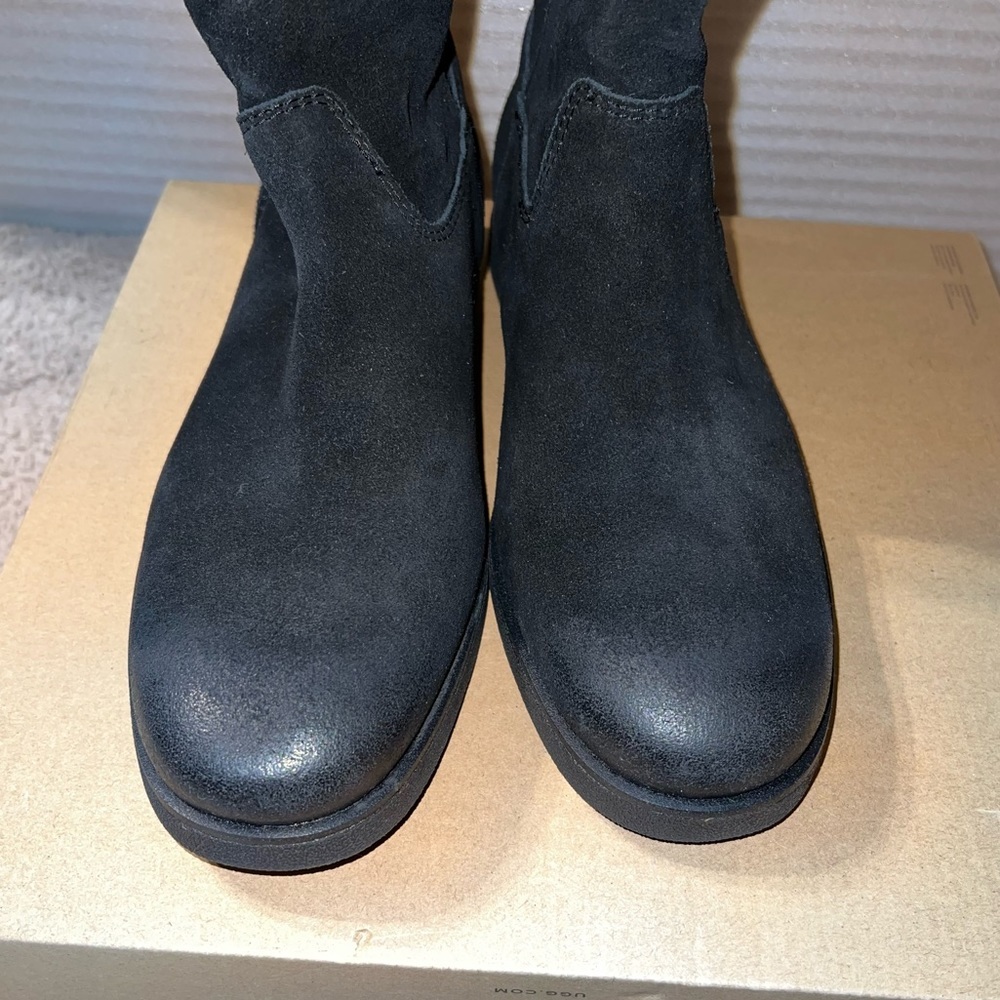 UGG Boot - Picture 8 of 16